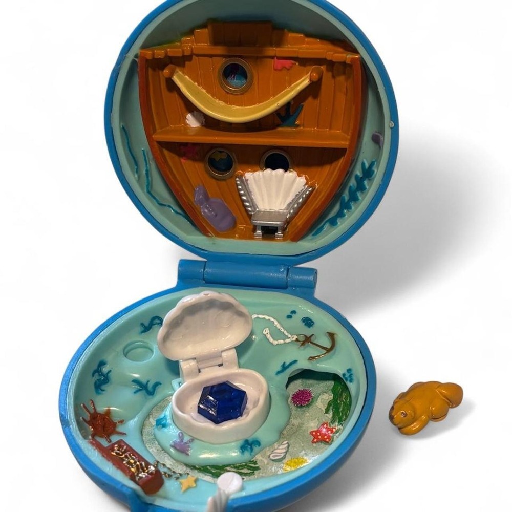 Vintage 1992 Bluebird Polly Pocket Sparkle Cove Seashell Compact Complete Figure
